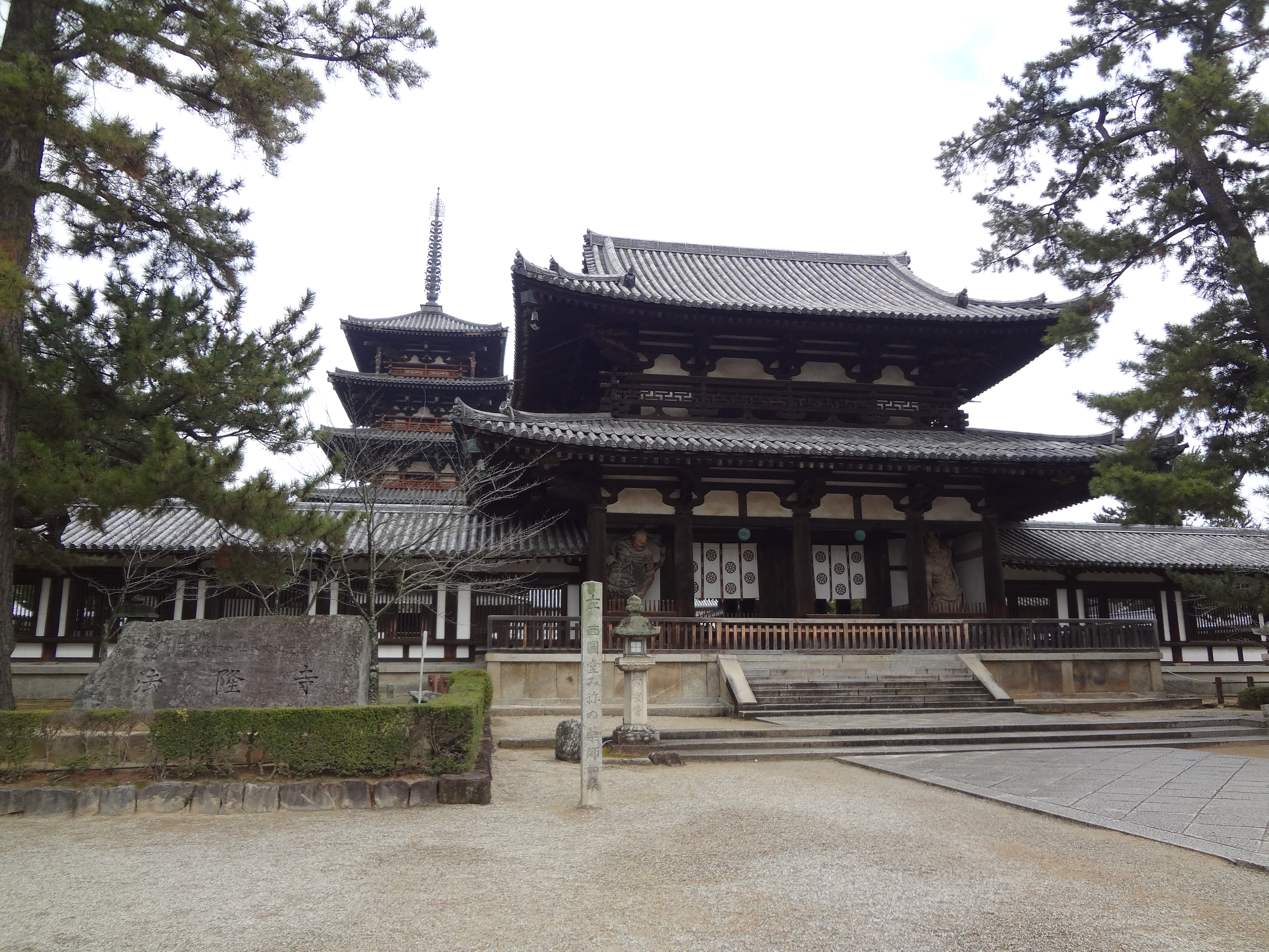 Photograph of Travelogue of Building And BuddhismStatue in Paragraph11 Number02