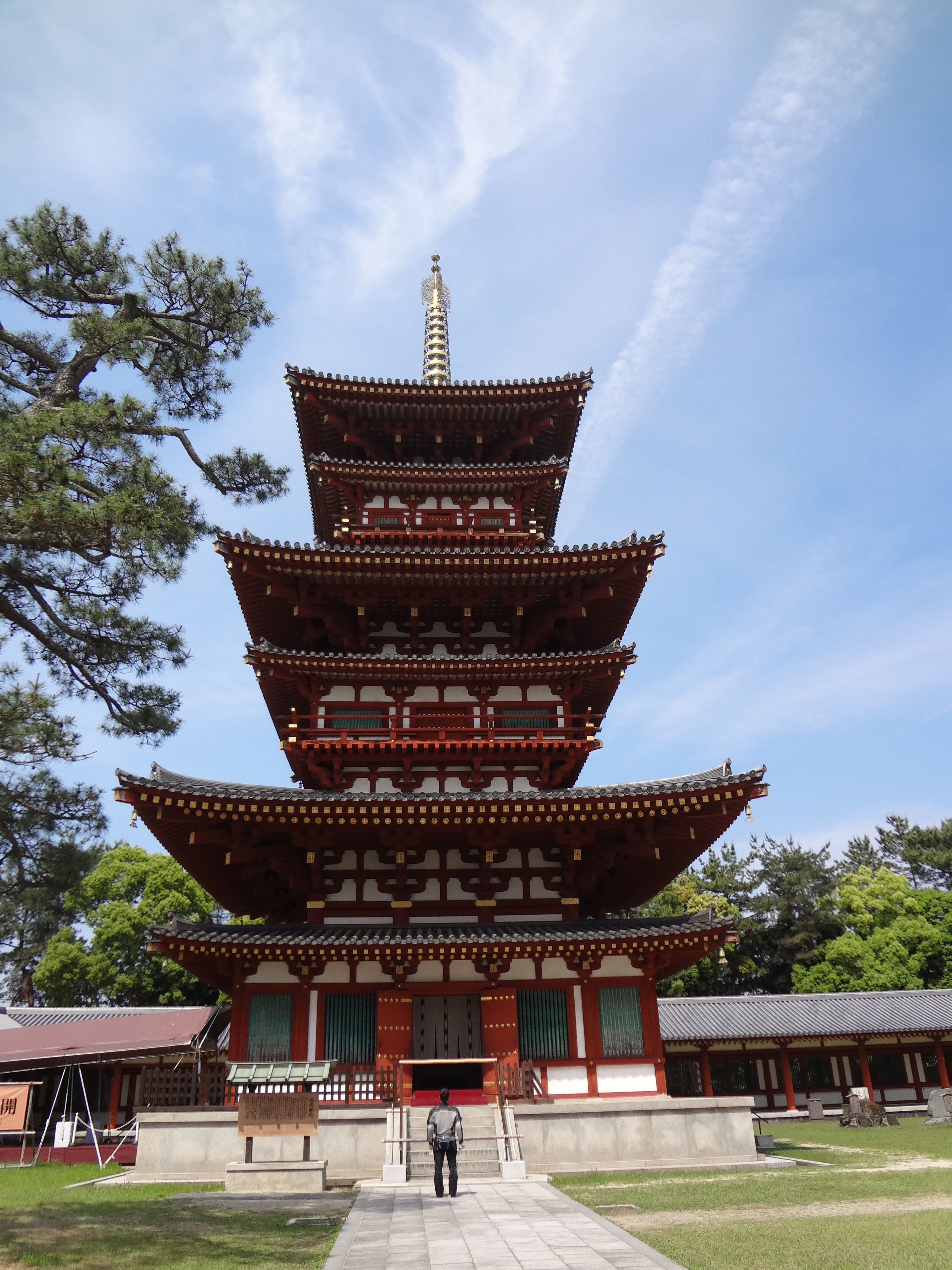 Photograph of Travelogue of Building And BuddhismStatue in Paragraph11 Number12