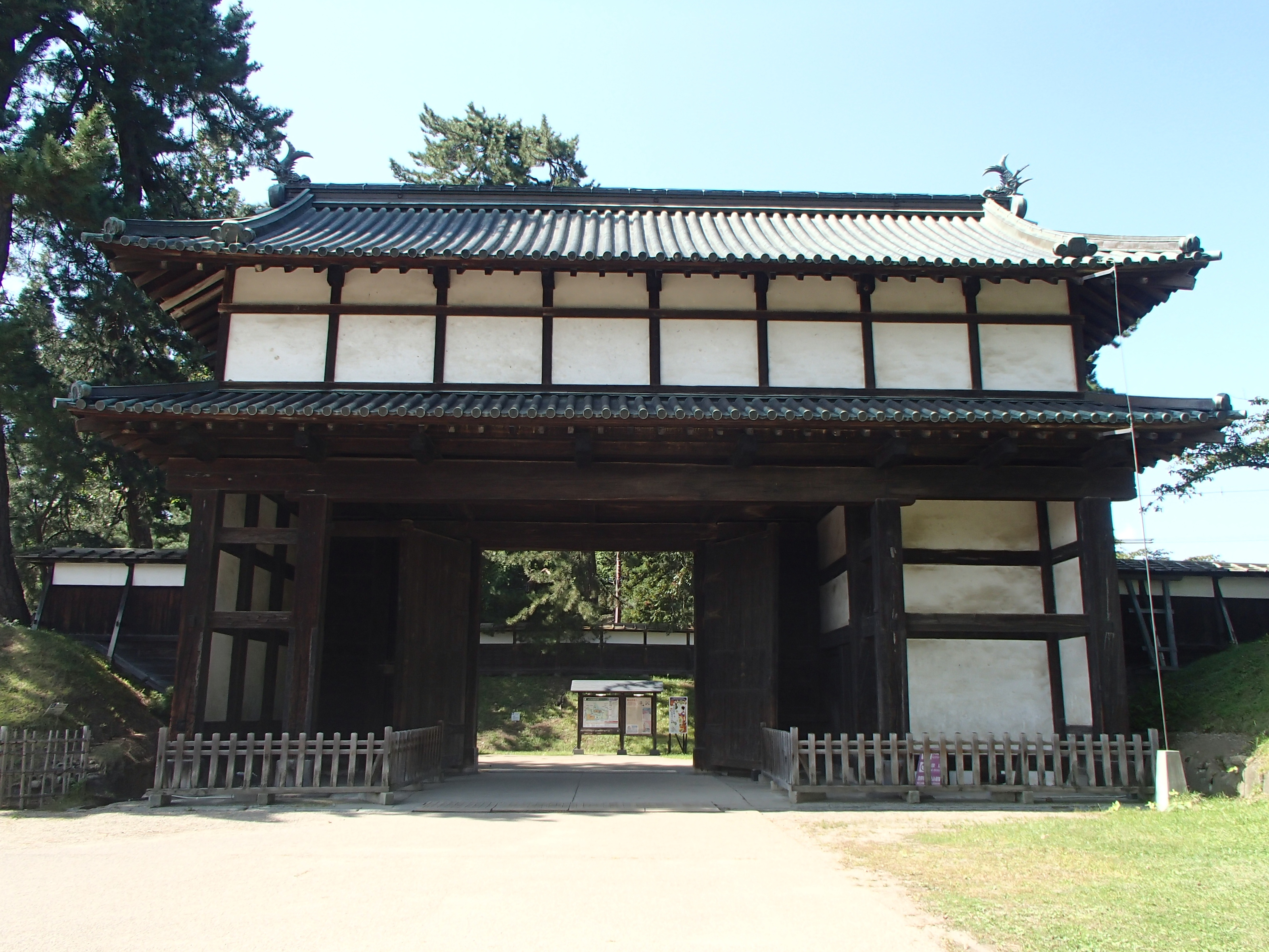 Photograph of Travelogue of Building And BuddhismStatue in Paragraph30 Number02